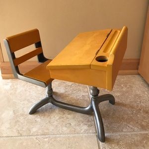 American Girl Molly McIntire Desk